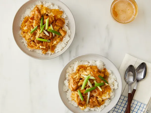 Oyakodon (Japanese Chicken and Egg Rice Bowl)