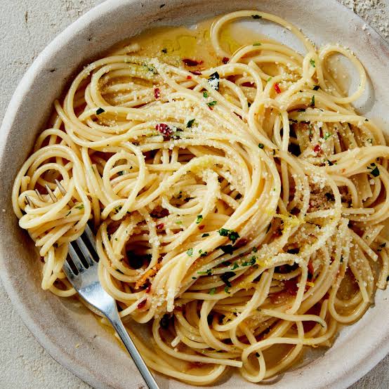 Garlic, Anchovy, and Olive Spaghetti
