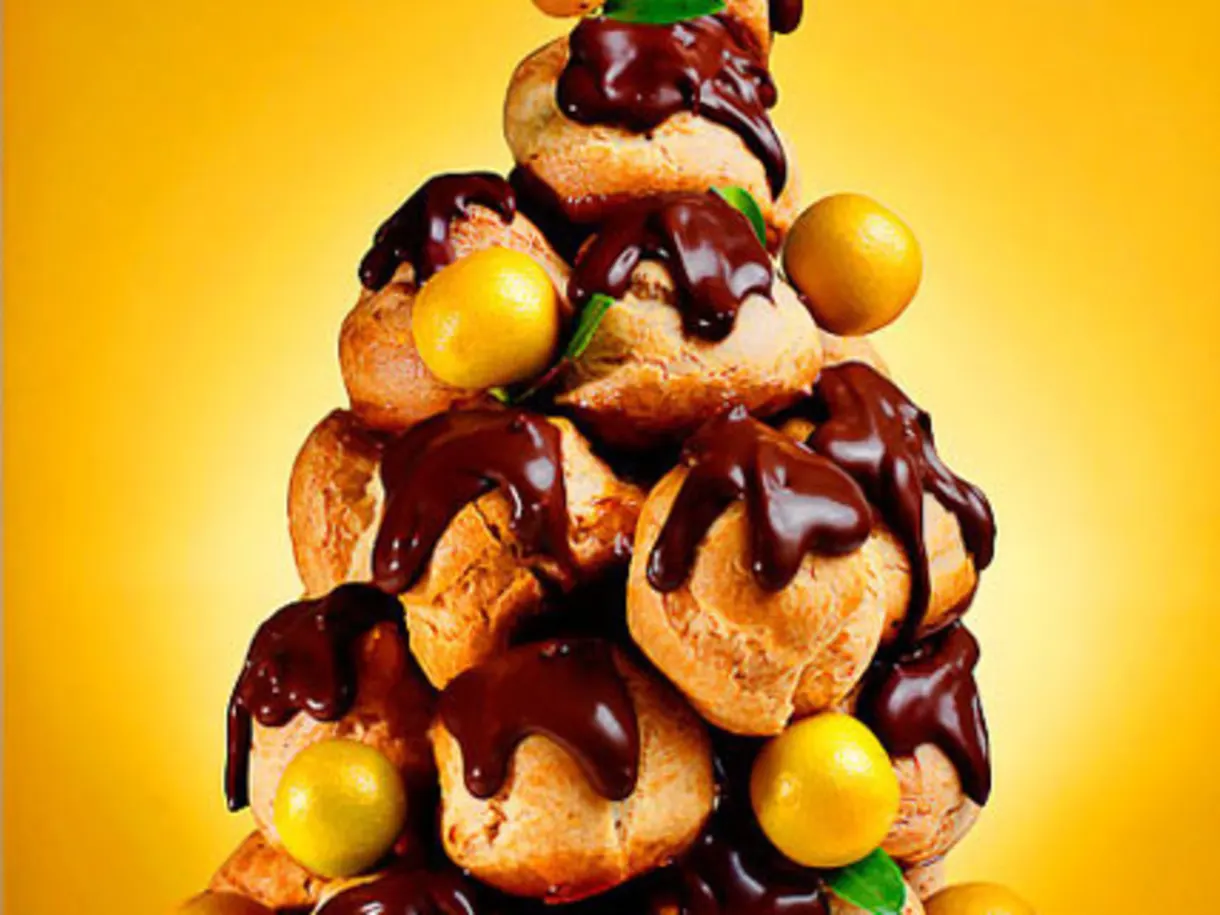 Christmas Croquembouche
